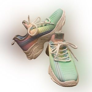 STEVE MADDEN |  NWOB Tmaxima Sneakers